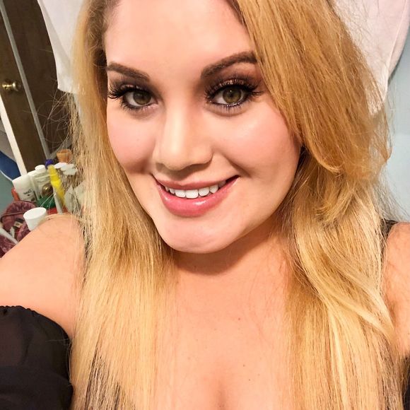 Profile Picture of Gloria Aguirre (@gvagu093) on Poshmark