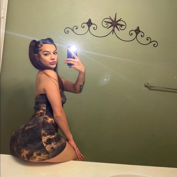 Profile Picture of Whitney Parrish (@whitneyparrish7) on Poshmark