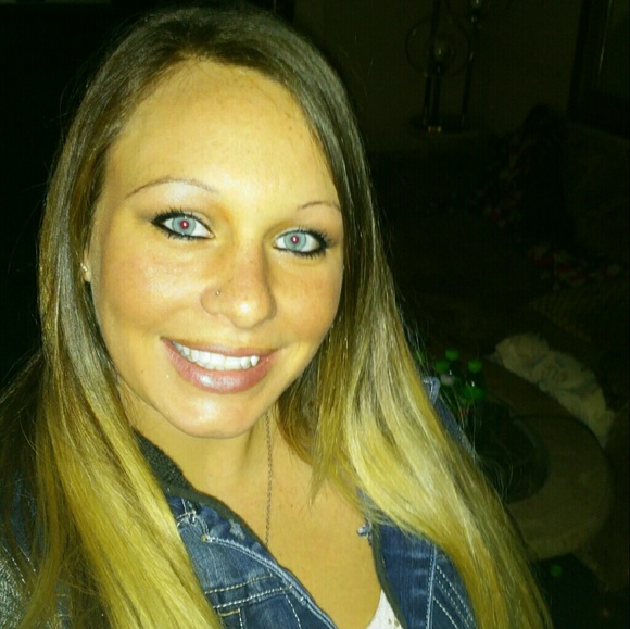 Profile Picture of Samantha Golembeski (@pinksammy1990) on Poshmark