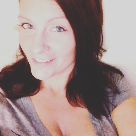 Profile Picture of Crystal Strawhacker (@crystalstraw88) on Poshmark