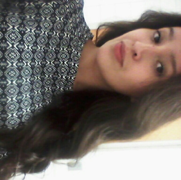 Profile Picture of Daniela Guzman (@dan_danielaah) on Poshmark