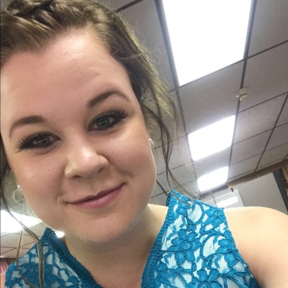 Profile Picture of Dana Eikmeier (@danaeikmeier) on Poshmark