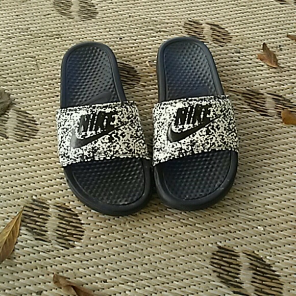 Profile Picture of Aaron Osterhout (@doublexaye) on Poshmark