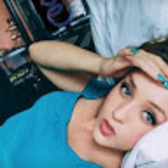 Profile Picture of Madison Olson (@poethetrex) on Poshmark