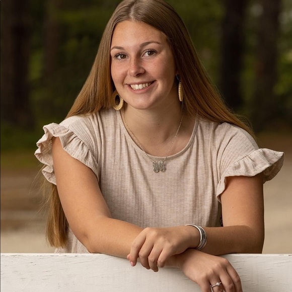 Profile Picture of Alli Hermann (@allihermann5) on Poshmark