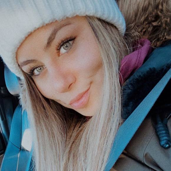 Kristi Batstone - Poshmark Profile Picture of Kristi Batstone (@kristibatstone) on Poshmark