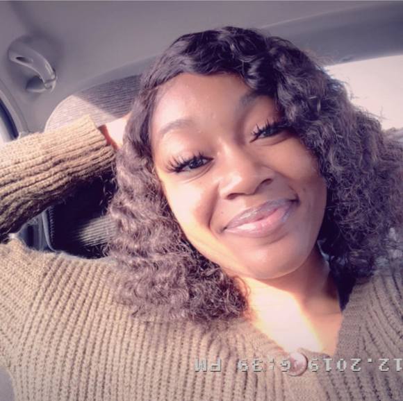 Profile Picture of Mo Moore (@momoore) on Poshmark