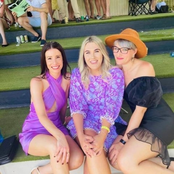 Profile Picture of Mechelle Sturgess (@mechellesturges) on Poshmark