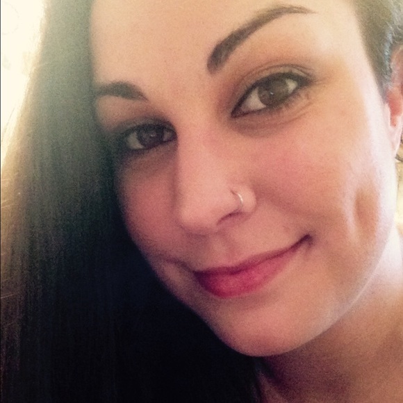 Profile Picture of Carly Helm (@elm_44) on Poshmark