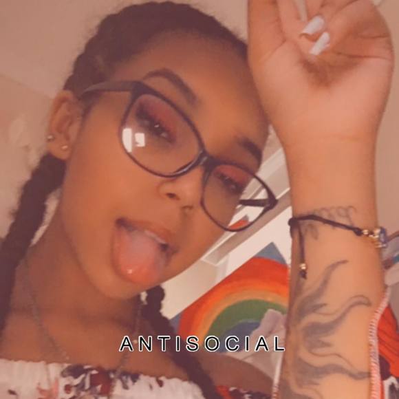 Profile Picture of Torri Kirshblum (@torrilove200214) on Poshmark