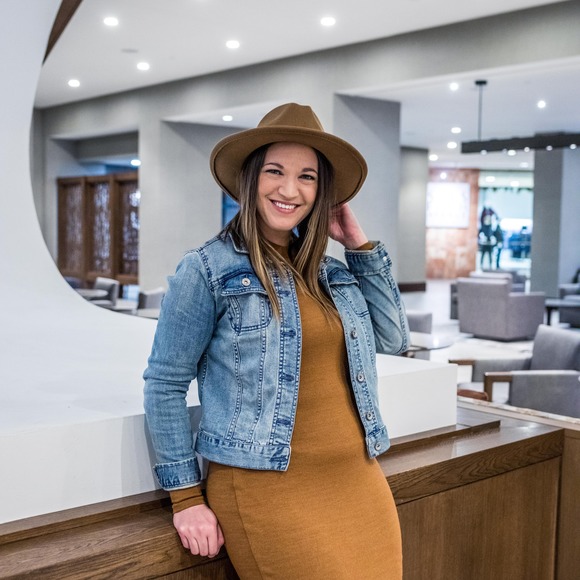 Profile Picture of Ann Groomes (@anngroomes) on Poshmark