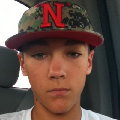 Profile Picture of Aaron (@aarondrews) on Twitter