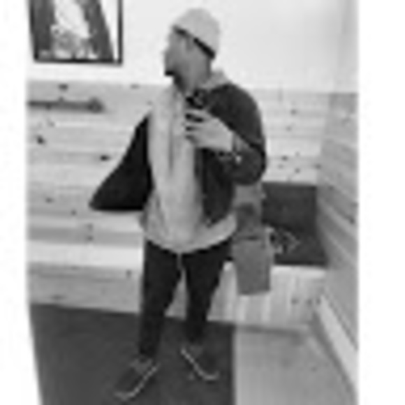 Profile Picture of Nba & live nfl Stream (@mamadoufulani) on Poshmark