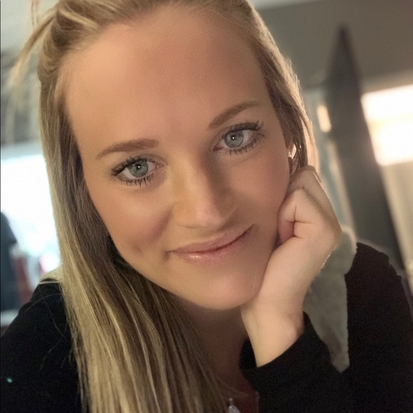 Profile Picture of Jessica Orlowski (@jkerns22) on Poshmark