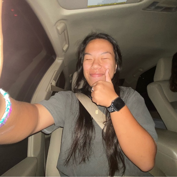 Profile Picture of Hallie Pearson (@halliepearso252) on Poshmark