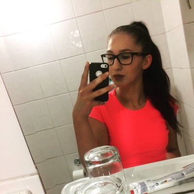 Profile Picture of Arnela (@CodySimFan) on Twitter
