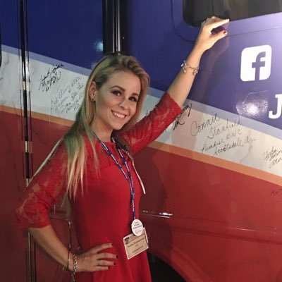 Profile Picture of Ashley Butenschoen (@ashleyannbutton) on Twitter