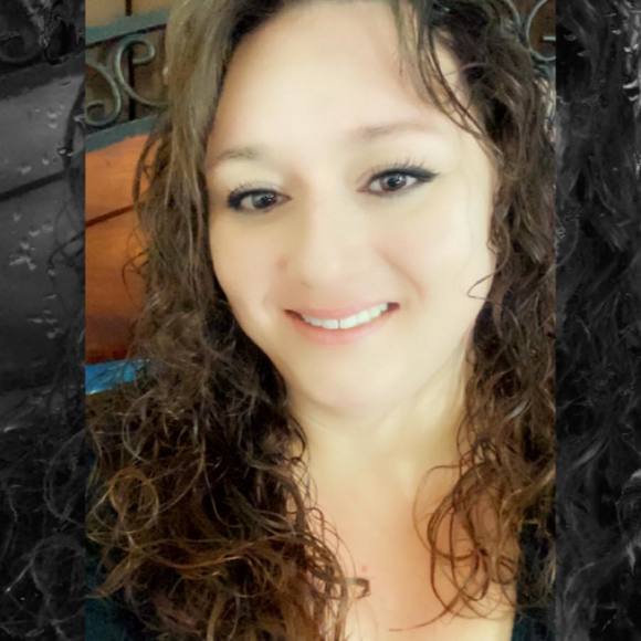 Amber Lerdal - Poshmark Profile Picture of Amber Lerdal (@amberlerdal) on Poshmark