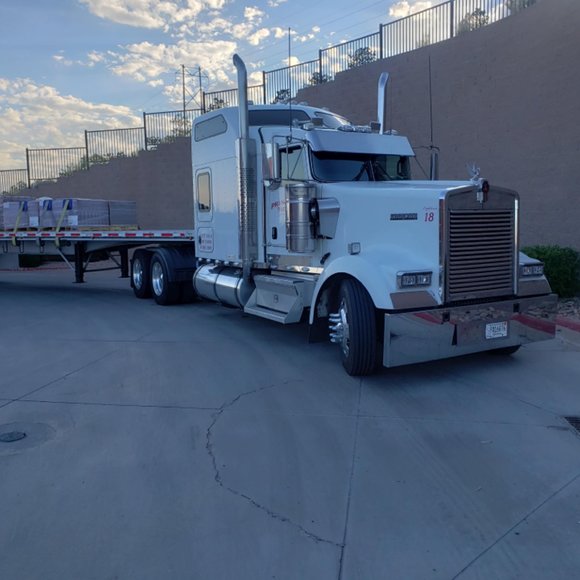 Profile Picture of Darwin Murdock (@murdockglass64) on Poshmark