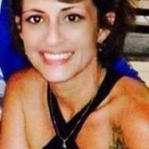 Profile Picture of Aline De lima carneiro (@limacarneiro) on Poshmark