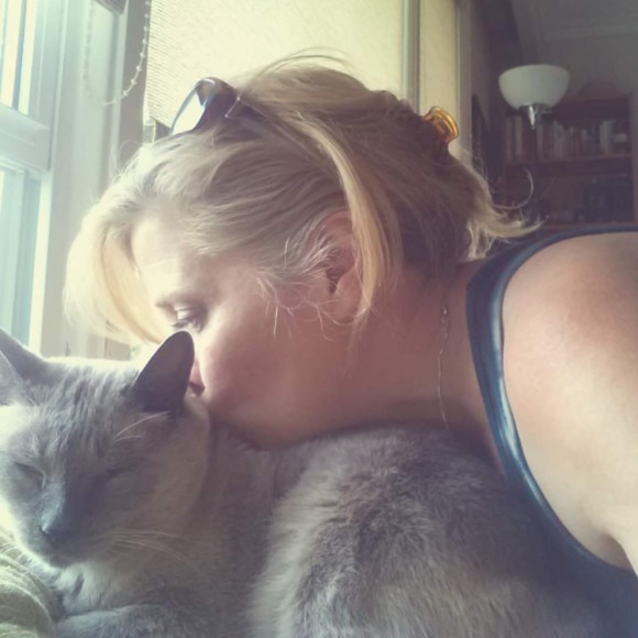 Profile Picture of Lisa Selby (@ellespot) on Poshmark