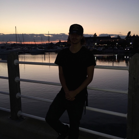 Profile Picture of Jason Ibrahims (@jason_ibrahims) on Poshmark