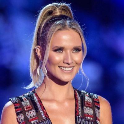 Profile Picture of Kimberly Dos Ramos (@kimberly2flower) on Twitter