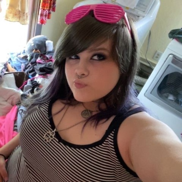 Profile Picture of Sky Schwierking (@skyschwierking) on Poshmark