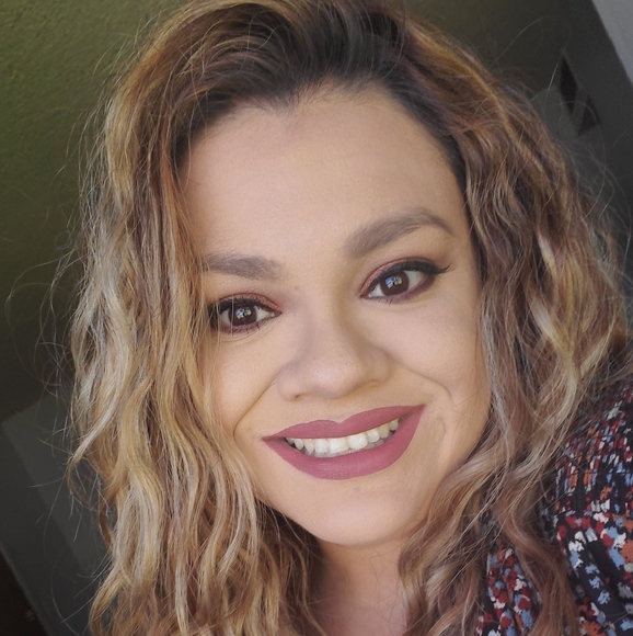 Profile Picture of Karina Chileno (@karinachileno) on Poshmark