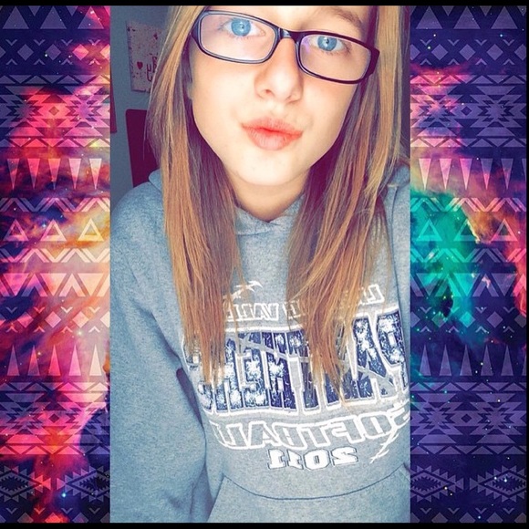 Profile Picture of Madyson Stottsberry (@madysonpaige_) on Poshmark