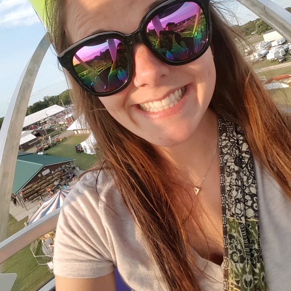 Profile Picture of Keisha Andrews (@keishaandrews23) on Poshmark