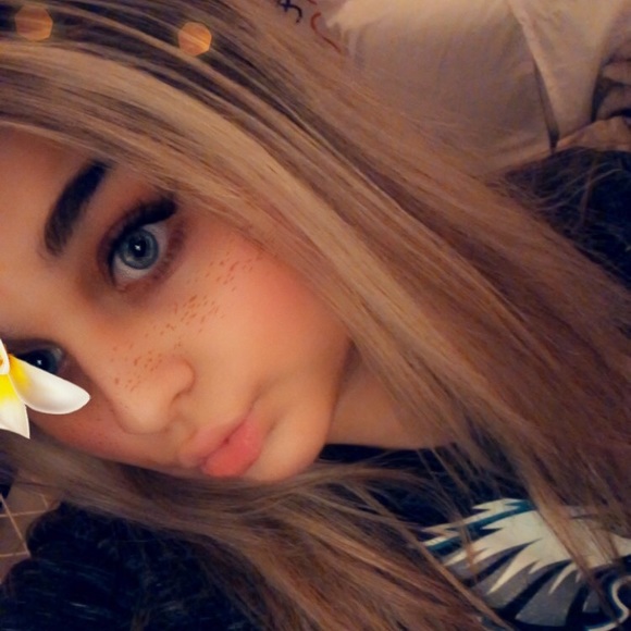 Profile Picture of Gianna Gaudiuso (@giannagaudiuso) on Poshmark