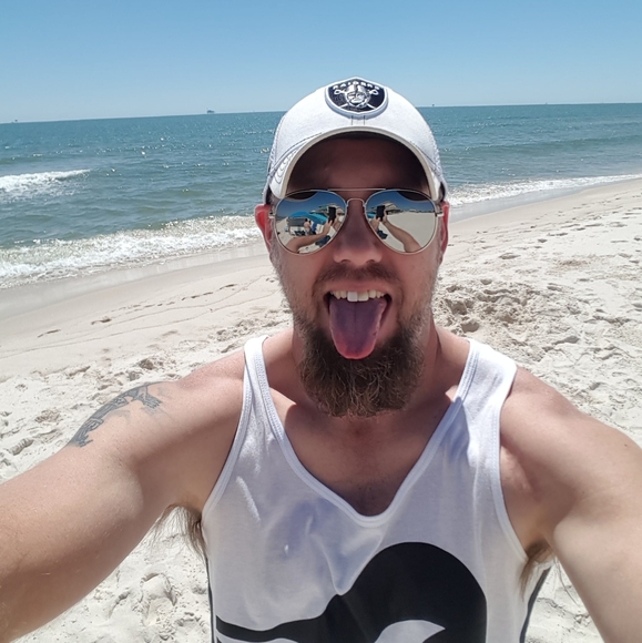 Profile Picture of Brandon Hooper (@hooperb421) on Poshmark