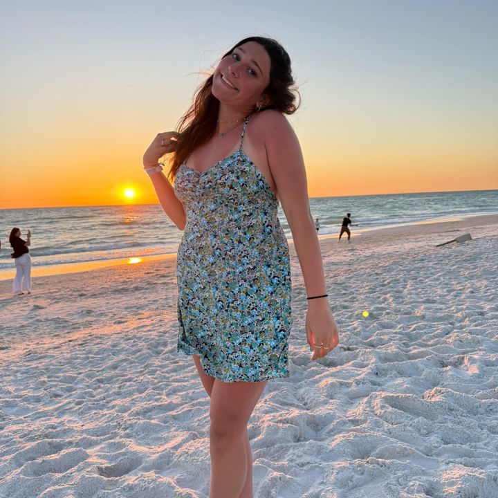 Profile Picture of Ella DeVito💌 (@elladevito531) on Tiktok