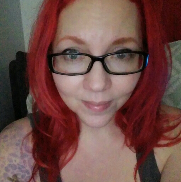 Profile Picture of Michelle Dabrowski (@thatredhead75) on Poshmark