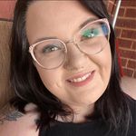 Profile Picture of Whitney Lowe (@whitney_reads) on Instagram