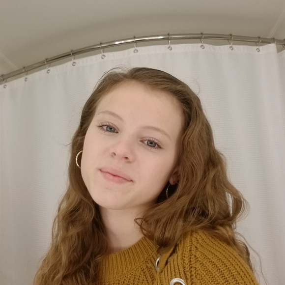 Profile Picture of Leona Howell (@leonahowell) on Poshmark