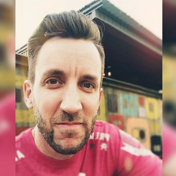 Profile Picture of Josh Osborne (@joshmarkosborne) on Poshmark