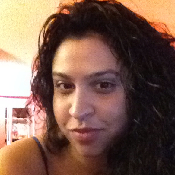 Profile Picture of Giselle Perez (@gisi_9) on Poshmark