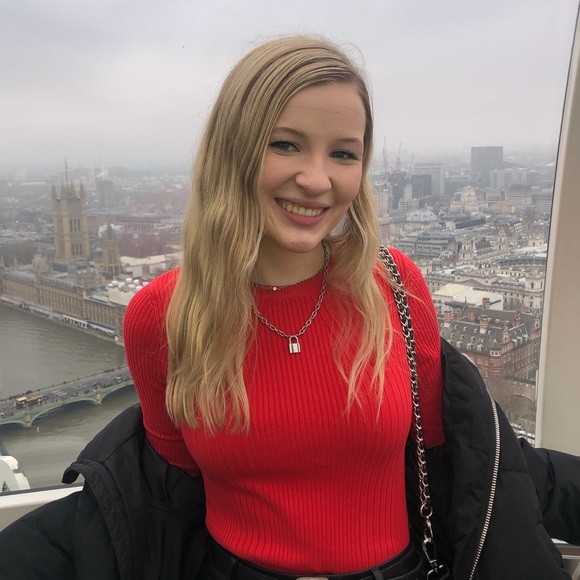 Profile Picture of Carolyn Ciolfi (@carolyn_ciolfi) on Poshmark