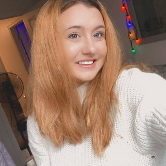 Profile Picture of Alexa Carpenter (@alexacarpyy) on Poshmark