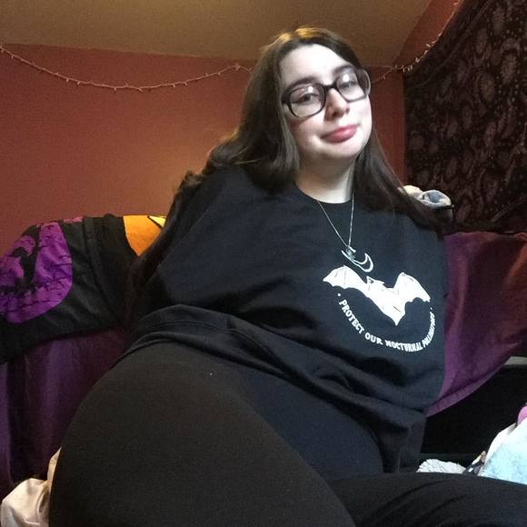 Profile Picture of Haley Daniels (@haleydaniels874) on Poshmark