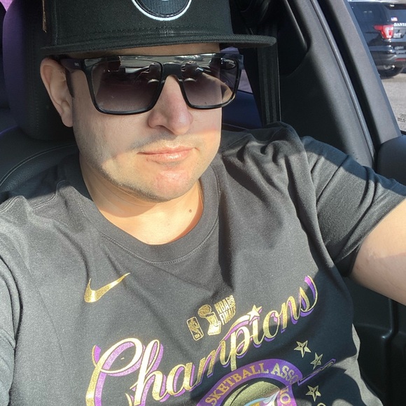 Profile Picture of Ivan Sirakoff (@ivan555) on Poshmark