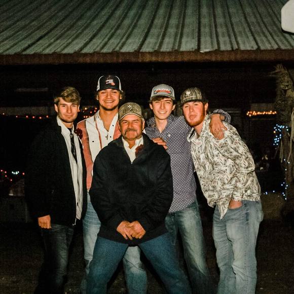 Profile Picture of Ben Villemarette (@ben02122) on Poshmark