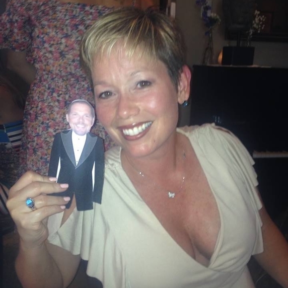 Profile Picture of Yvette Wong-minsal (@yminsal6) on Poshmark