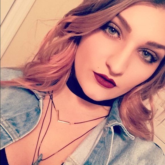 Profile Picture of Stephanie Malmstone (@smalmst1) on Poshmark