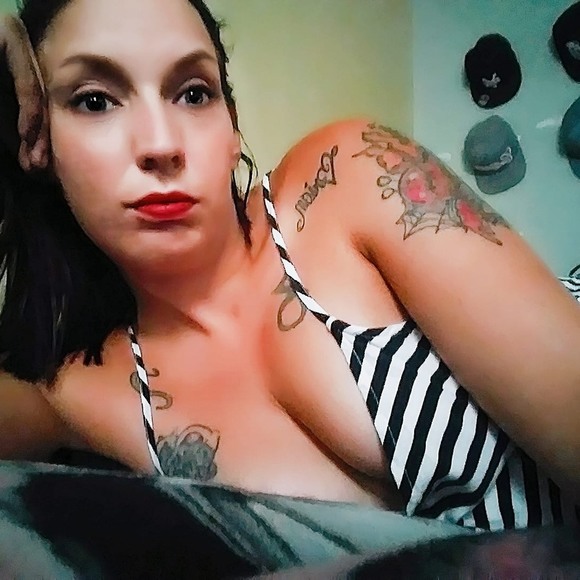 Profile Picture of Laina Melman (@marlainamelman) on Poshmark