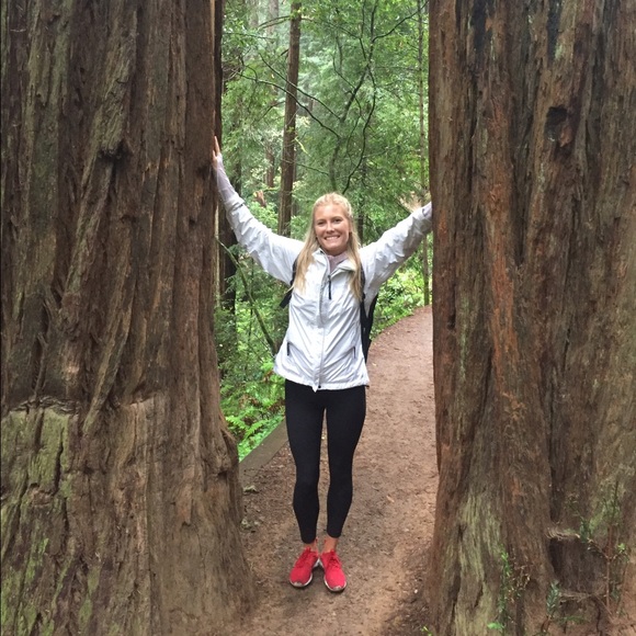 Profile Picture of Jaclyn Stelter (@jaclynjaye) on Poshmark