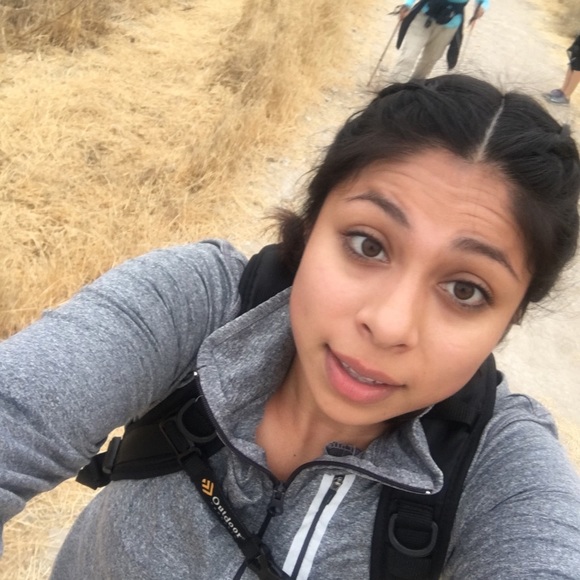 Profile Picture of Shelby Alvarez (@shellrez) on Poshmark