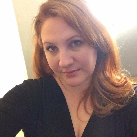 Profile Picture of Christy Everhart (@clrenaud1282) on Poshmark